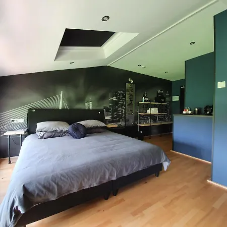 De Hoeksche Loods Bed & Breakfast Zuid-Beijerland